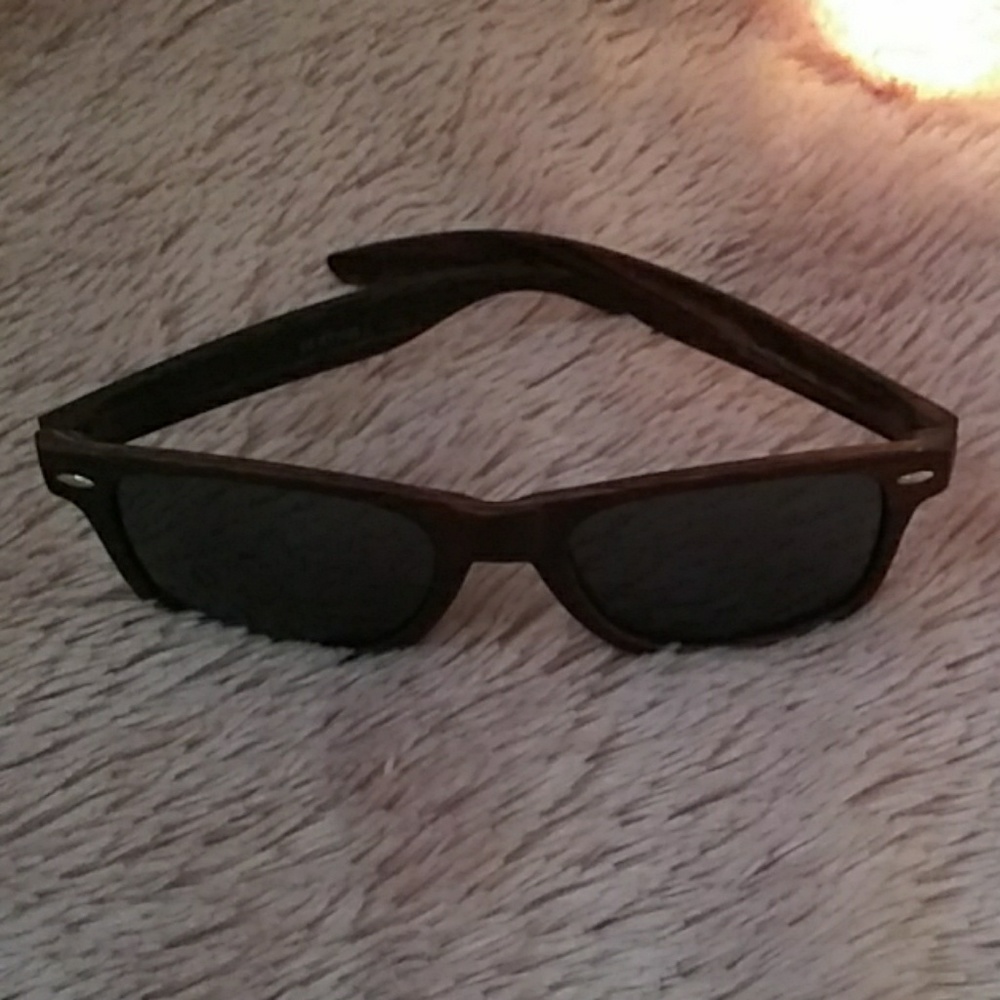 Tented lens gender-neutral sunglasses